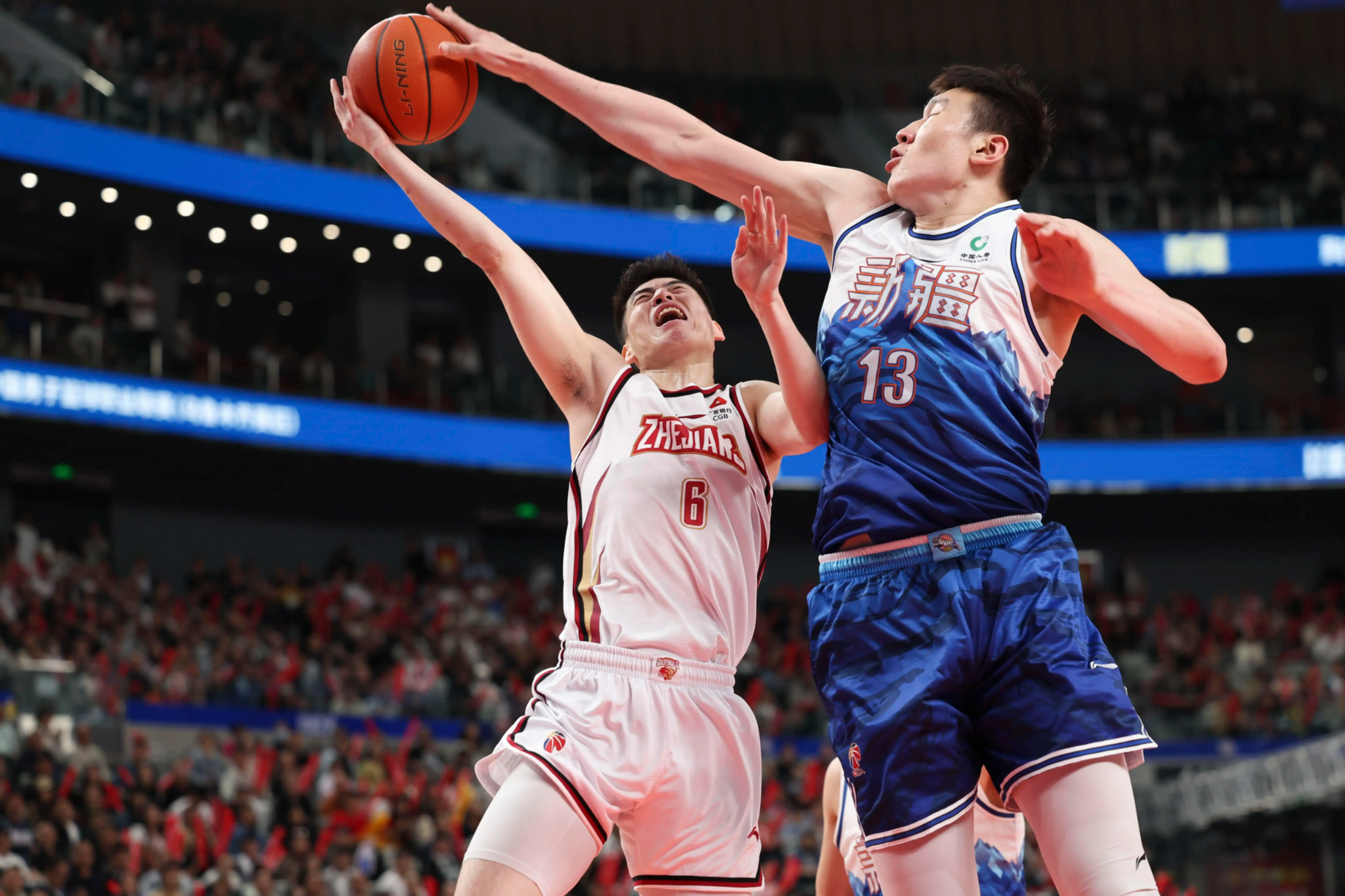 顶尖球星齐聚一堂，篮球比赛蓄势待发(篮球顶尖人物)