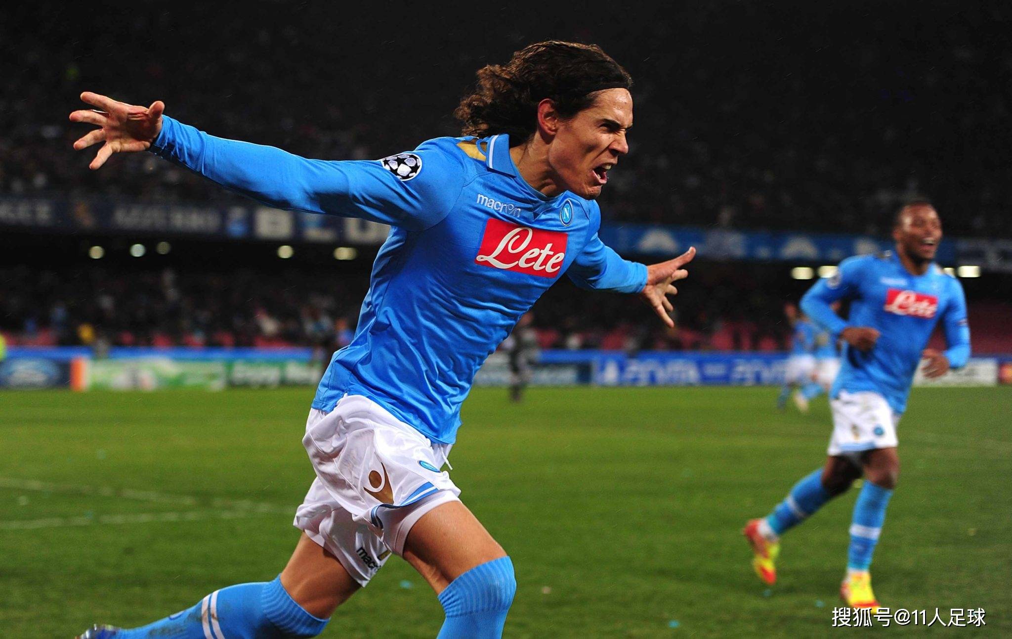 关于意大利那不勒斯备战国际大赛，球员训练积极投入的信息